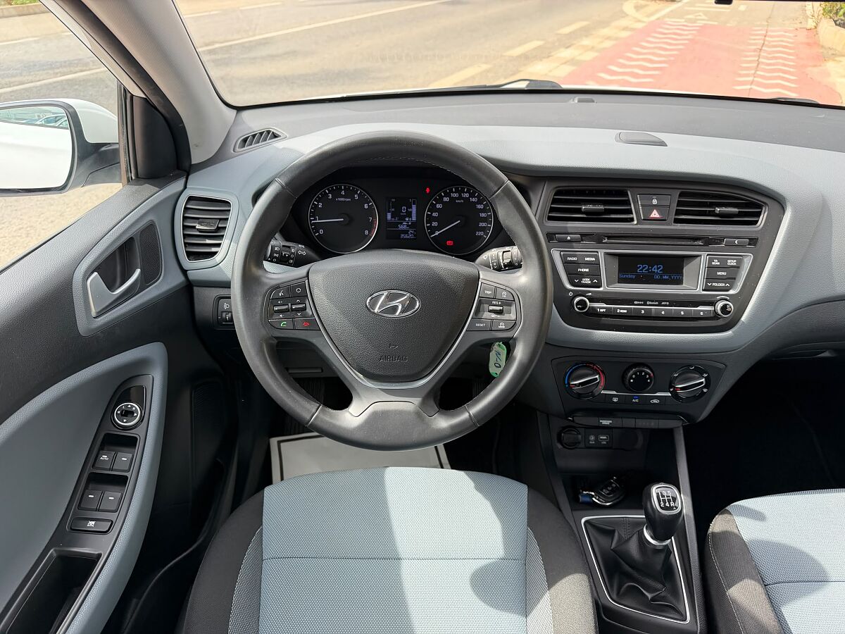 HYUNDAI I20 ACTIVE 1.2 PETROL SPANISH LHD IN SPAIN ONLY 21000 MILES SUPERB 2017